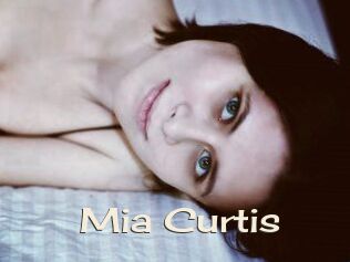 Mia_Curtis