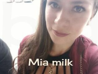 Mia_milk